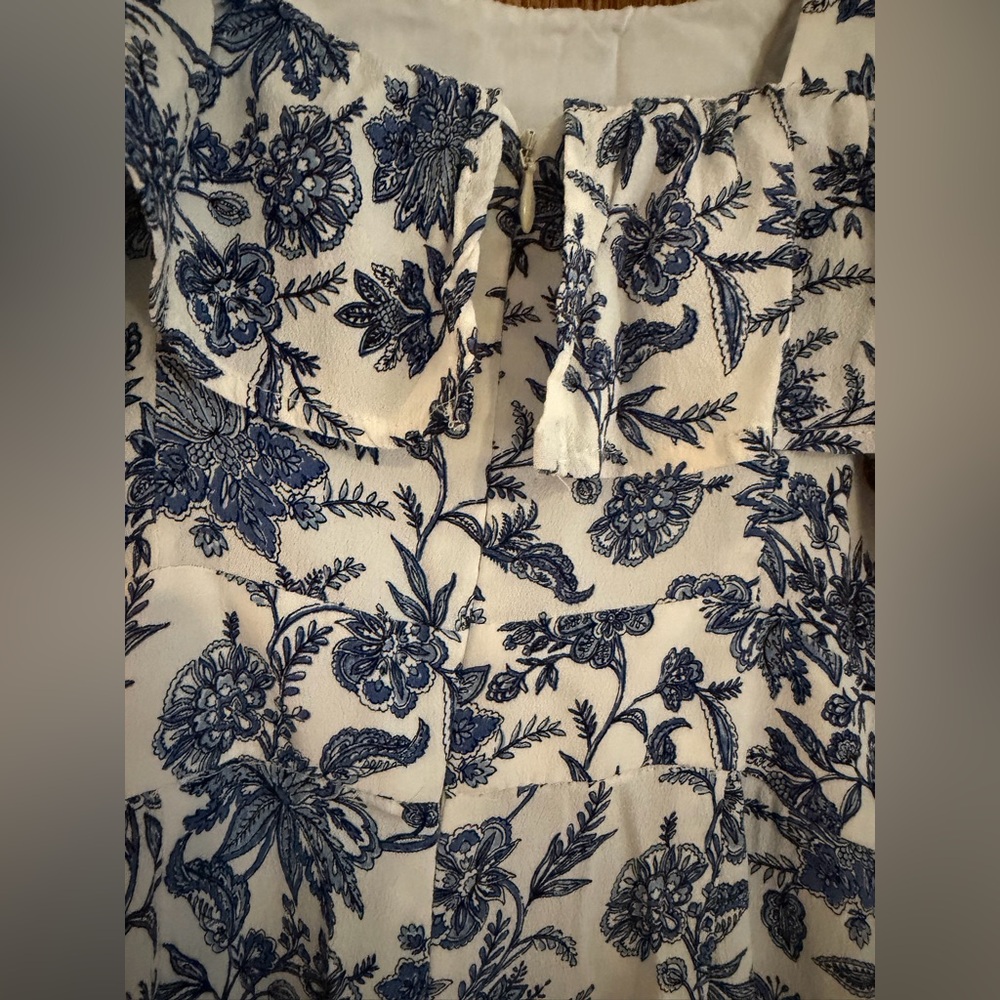 LOFT SLEEVELESS RUFFLE FRONT BLUE & WHITE TRELIS FLORAL JUMPSUIT SIZE 0 - Picture 6 of 12